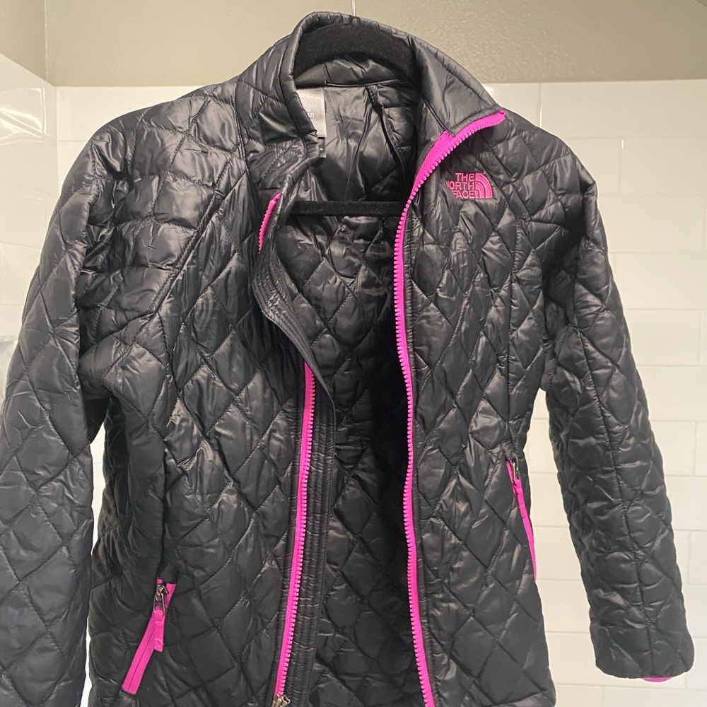 Black north face jacket with pink detailing